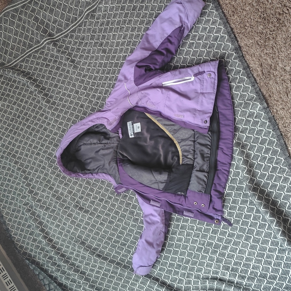 Columbia Black Youth Jacket with White Label